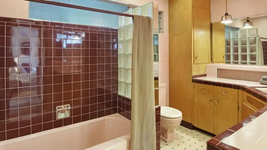 View Ridge bathroom before remodel