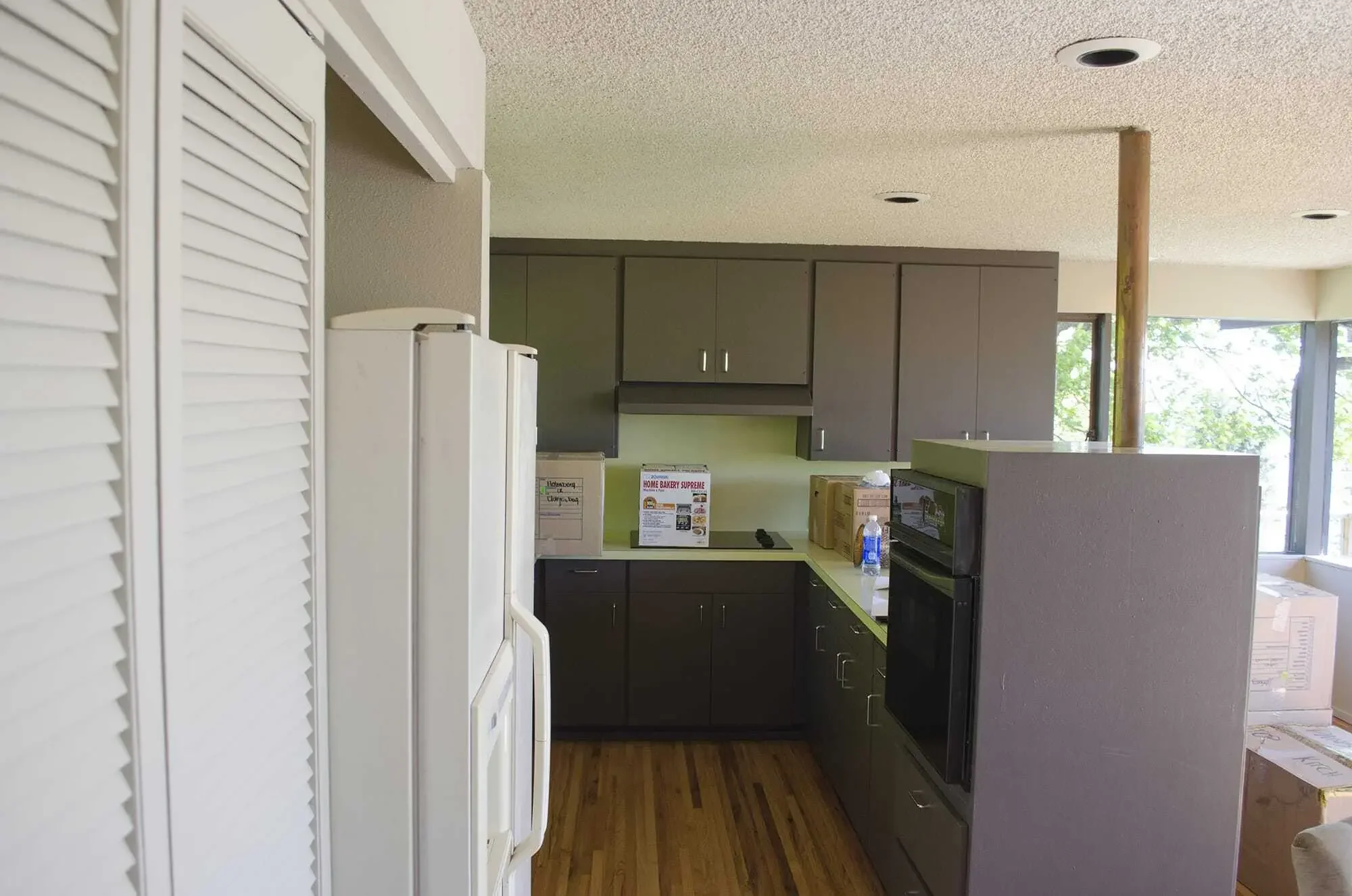 Original kitchen (before)